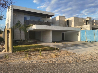 Doomos. Casa Nueva en Venta de 4 Recámaras, Piscina, Salán TV, Compostela, Komchén, Mérida, Yucatán