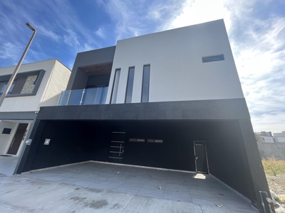 Doomos. Casa nueva en venta en Mítica Residencial (Carretera Nacional)