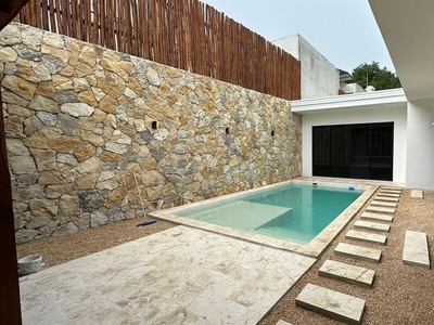 Doomos. Casa Remodelada 3 Habitaciones y Piscina en Colonia Centro, Merida