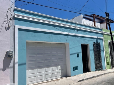 Doomos. Casa remodelada de una planta en venta, Centro de Mérida.