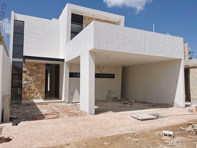 Doomos. Casas en venta en Mérida, Yucatán de 4 y 5 Recámaras .