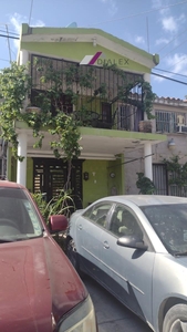 Doomos. Colonia VILLAS DE IMAQ - Casa en VENTA en Reynosa, Tamaulipas. - 3 Recamaras, 2 Baños
