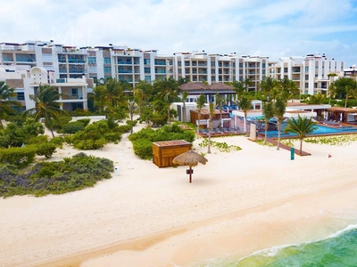 Doomos. Departamento en Venta en Cancún LA AMADA de 2 Recámaras, Playa Mujeres