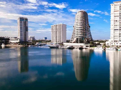 Doomos. Departamento en venta Shark Tower Puerto Cancún dentro de la marina