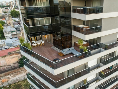 Doomos. Departamento piso exclusivo tres dormitorios balcon terraza Pichincha