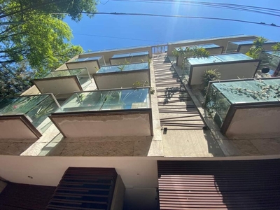 Doomos. Venta departamento San Miguel Chapultepec balcón calle tranquila vigilancia