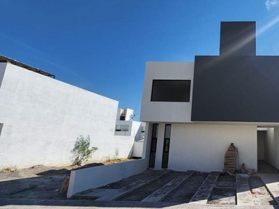 Doomos. Excelente casa en San Isidro Juriquilla