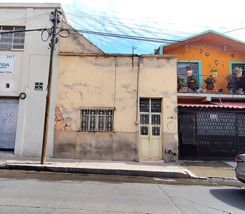 Doomos. Finca en venta Colonia Centro León Guanajuato. Avenida secundaria