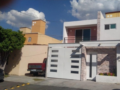 Doomos. Se Vende Casa en Candiles, GRAN UBICACÓN, 3 Recamaras, 2.5 Baños, Cochera..