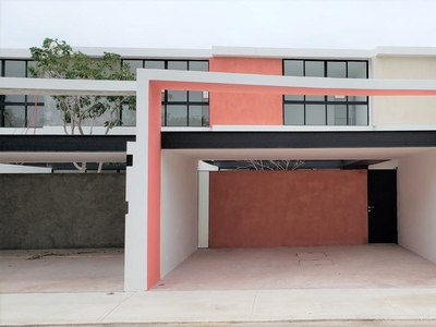 Doomos. TOWNHOUSE EN VENTA EQUIPADO EN MONTEBELLO, MÉRIDA