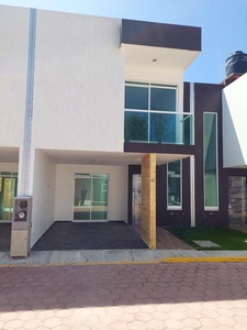 Doomos. ULTIMA Casa en venta con 3 habitaciones en fraccionamiento cerrado en Atlahapa, Tlaxcala.