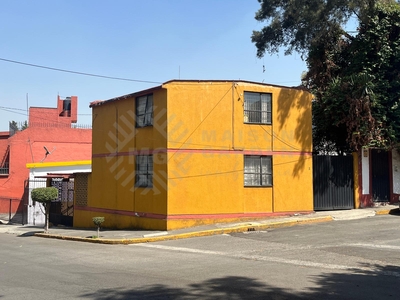 Doomos. Venta de Casa en esquina en Las Américas, Naucalpan