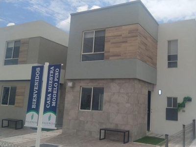 Doomos. Venta de Casas en Ciudad Maderas, Valencia Residencial, 2 Recamaras, 1.5 Baños..