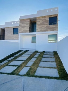 CASA CON AMPLIO TERRENO EN PACHUQUILLA CON 4 HABITACIONES.