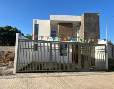 CASA ENTREGA EN 4 MESES, 139M2 CERCA UAEH A UN COSTADO DE LAS REINAS SOBRE CALLE