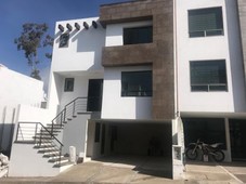 Casa Nueva en Venta en Aqua 1, Lago Esmeralda, Jardín, 4 Estacionamientos