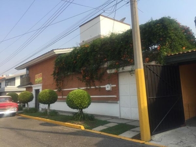 BONITA CASA EN BARRIOS DE ARBOLEDA, FRACCIONAMIEMTO CON SEGURIDAD Y AREA VERDE