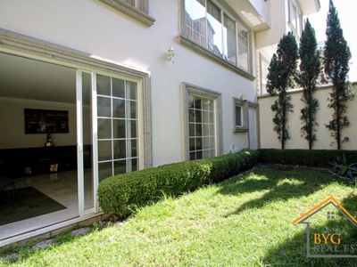 Casa con seguridad en Hacienda de las palmas, interlomas.