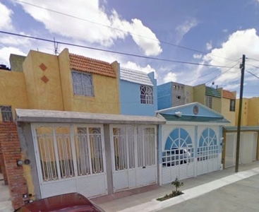 Casa de 3 habitaciones 2 baños, disponible en Santiago de Querétaro