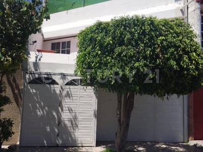 CASA EN RENTA CON EXCELENTE UBICACION CERCANA AV R1 Y AV VIA MORELOS