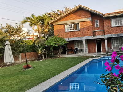 En Venta Linda Casa Estilo Campestre En Fracc. Lomas De Cocoyoc Con Jardin Y Alberca Apta A Creditos