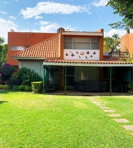 Residencia en Acapatzingo con Alberca y Jardín
