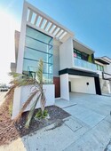 doomos. casa a venta con alberca en lomas residencial