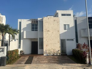 Doomos. Casa en Venta, Cancún Quintana Roo