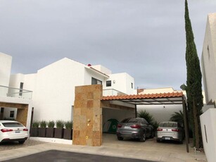 Doomos. Casa en venta en Alteza Juriquilla Santa Fe