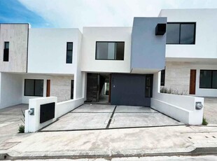 Doomos. CASA EN VENTA EN CAÑADAS DEL BOSQUE TRES MARIAS, MORELIA