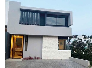 Doomos. CASA EN VENTA EN FRACCIONAMIENTO RIO ALTOZANO, MORELIA