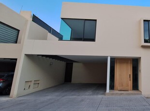 Doomos. Casa en Venta en Residencial Adara, Santa Ana Tlapaltitlan