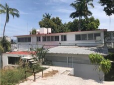 5 cuartos, 550 m casa en renta para almacen u oficinas col las alclas acapulco