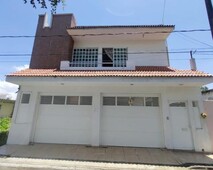 CASA EN VENTA CON 5 RECAMARAS 1 EN P.B. FRENTE A AREA VERDE COL. ARTICULO 123