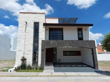 casa residencial en venta estilo toscano en lomas de angelópolis