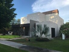 hermosa residencia amueblada, frente al campo de golf, yucatán country club