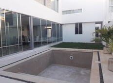 residencia en venta con extraordinaria ubicación en zona de alta plusvalía.