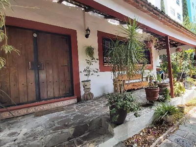 Casa Amplia Tipo Colonial En Venta En Quintas Del Marqués, Zona Céntrica Y Tranquila