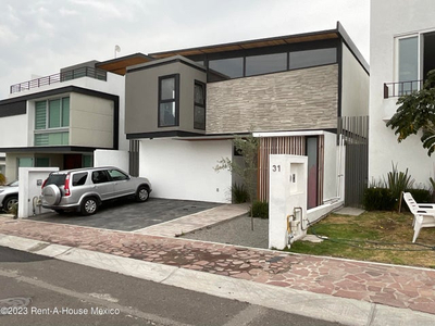 Casa De 2 Recámaras En Planta Baja Y Jardin Privado - La Cima. Renta