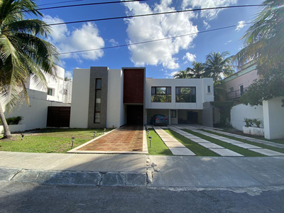 Casa En Venta En Campestre, En Cancun