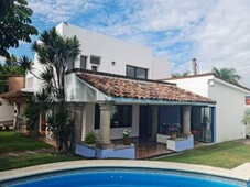 preciosa casa con alberca, jardín, estilo contemporáneo mexicano
