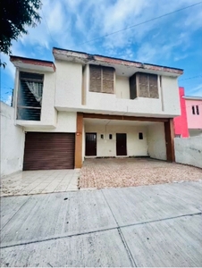 Casa en Venta en Chapalita Sur