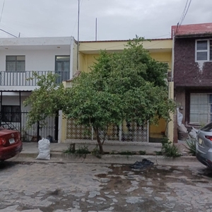 CASA EN VENTA EN HELIODORO HERNANDEZ LOZA, GDL