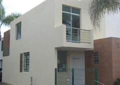 2 cuartos, 80 m casa zona real zapopan, cerca de valle real