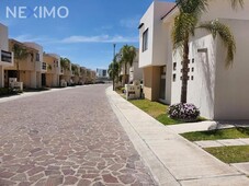 casas en venta - 200m2 - 4 recámaras - cumbres del lago - 4,750,000