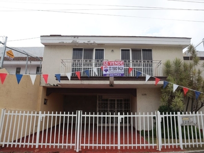 CASA EN VENTA EN ARCOS DE GUADALUPE