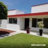 En Venta nueva, Casa con alberca, un nivel, al sur de Cuerna., Emiliano Zapata - 2 baños - 114 m2