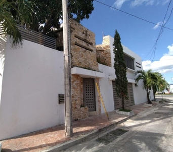 Amplia Casa en Venta Ubicada en Colonia Yucatán