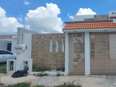 CASA EN VENTA EN MÉRIDA, FRACCIONAMIENTO LOS HEROES, ENTREGA INMEDIATA