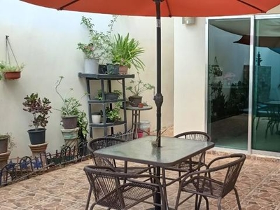 ¡VENTA! Casa en privada con piscina, 3 recámaras,Sta. Ma. Chuburná, Mérida, Yuc.